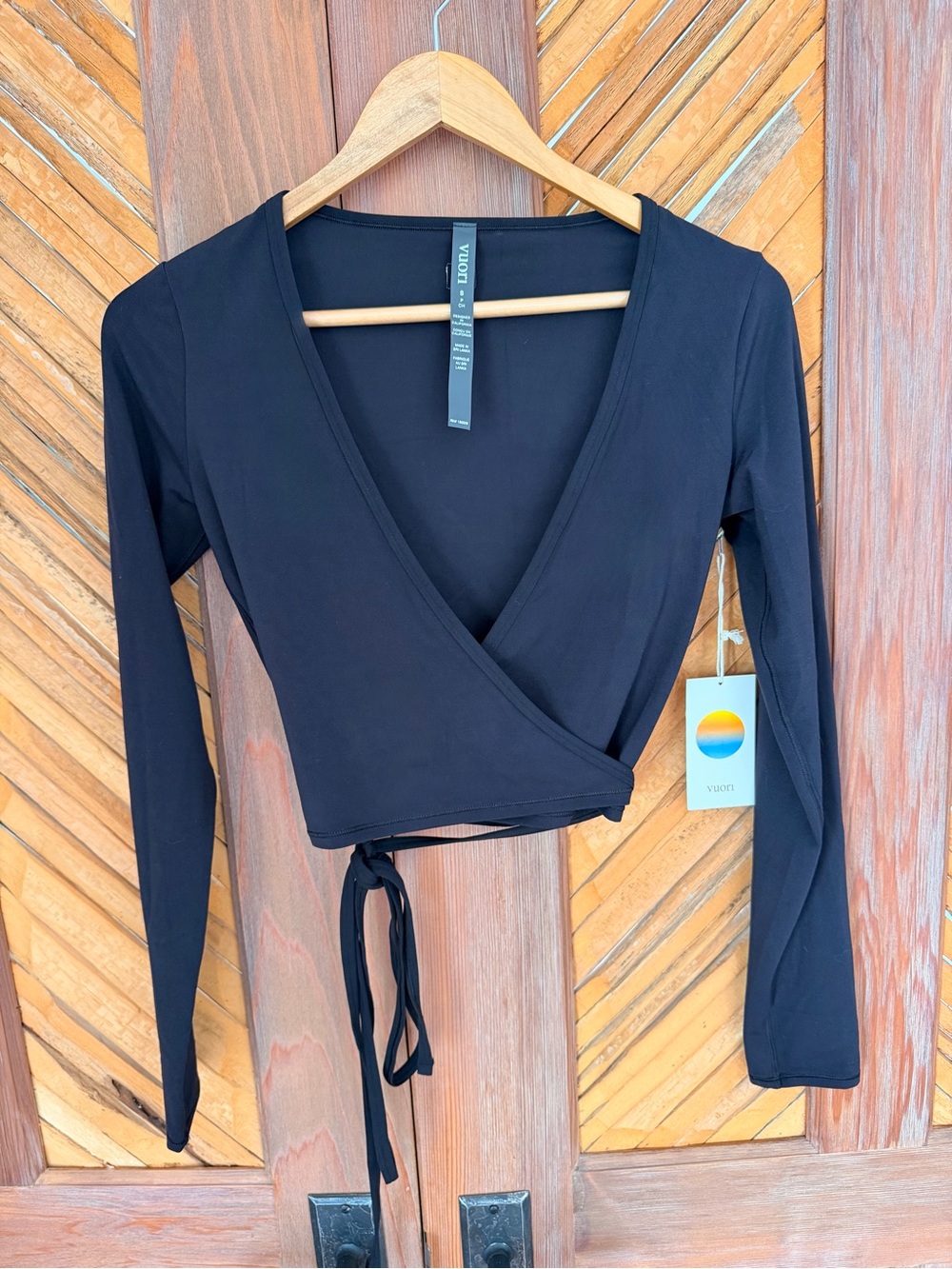 Vuori AllTheForm™ Wrap Top - Black - Picture 4 of 7